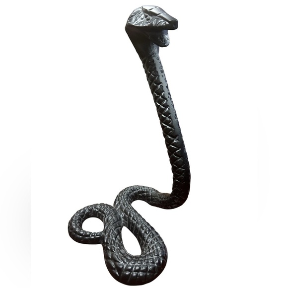 Black Reptile Snake 🐍 Resin decoration - Picture 1 of 2